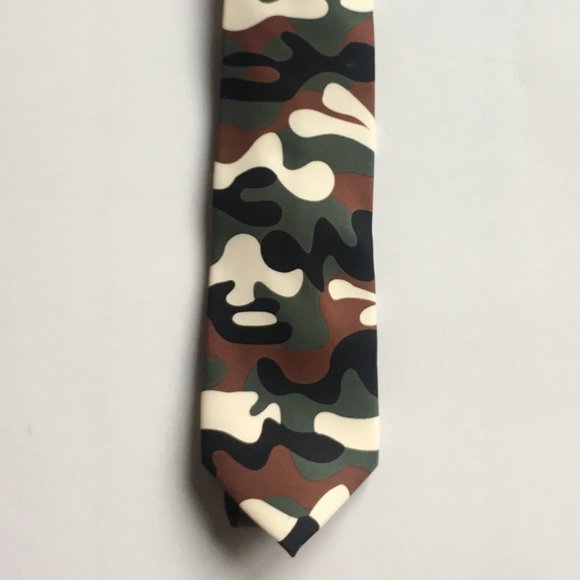 Wild Ties Other - Wild Ties Camo 100% microfiber tie.